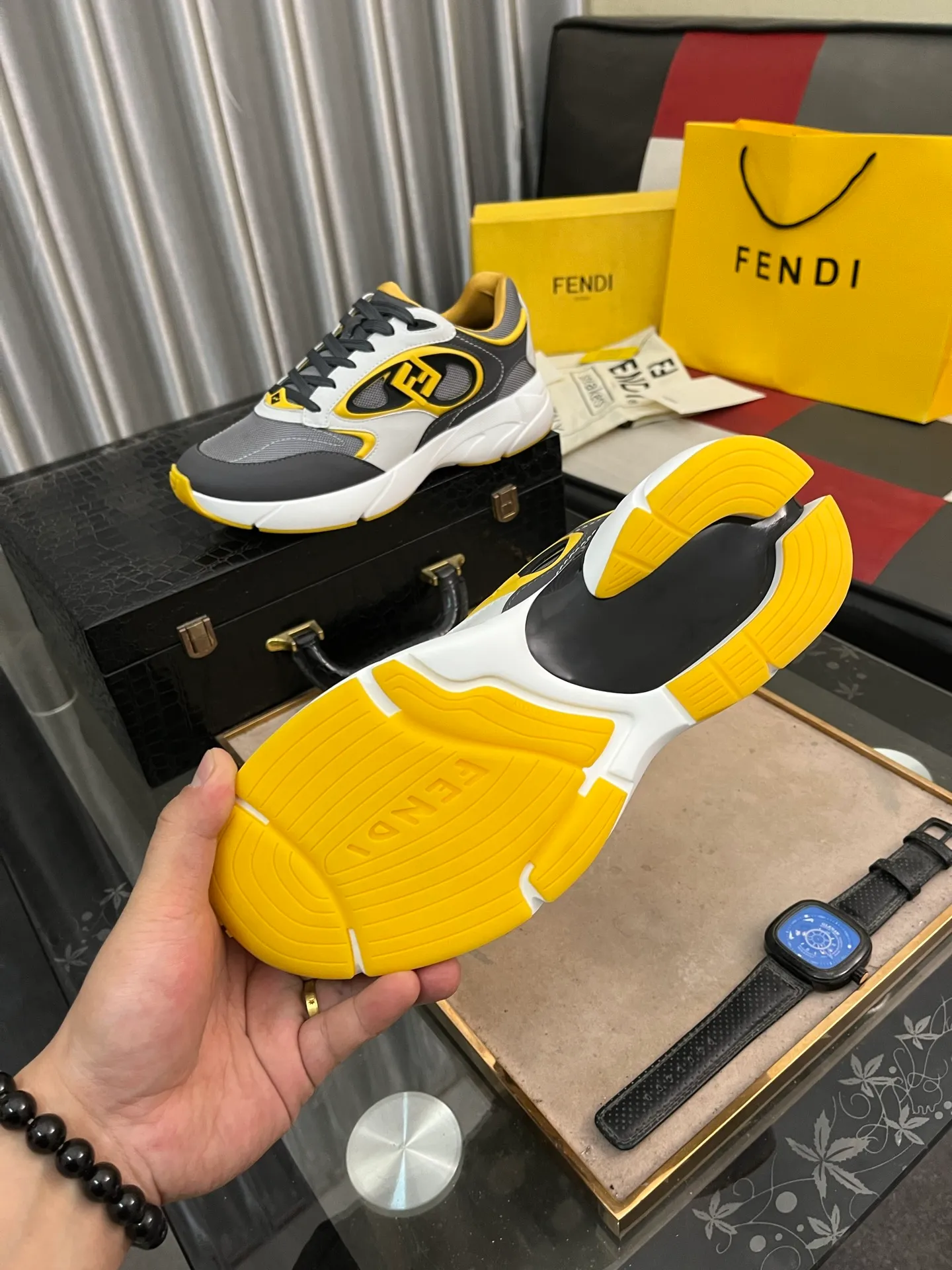 Men's Men's Shoes 💰760⌚️⌚️(Higher version) [Fendi] Fendi's latest casual shoes for men! Available at counters simultaneously! A one-to-one replica of the original. Made entirely of imported top-grain calfskin, the interior is made of top-grain water-dyed cowhide, and the original factory-supplied rubber outsole. Leading new fashion concepts. Matching code: 38-44. 45 can be customized and non-returnable! 3️⃣colors available
